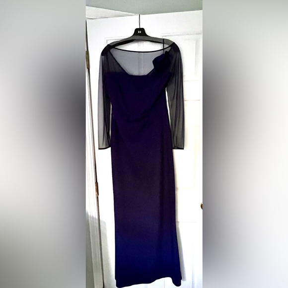 Chiara Boni La Petite Robe “Saori”
Illusion-Sleeve Flower Column Gown- Sz 12 - Picture 6 of 10